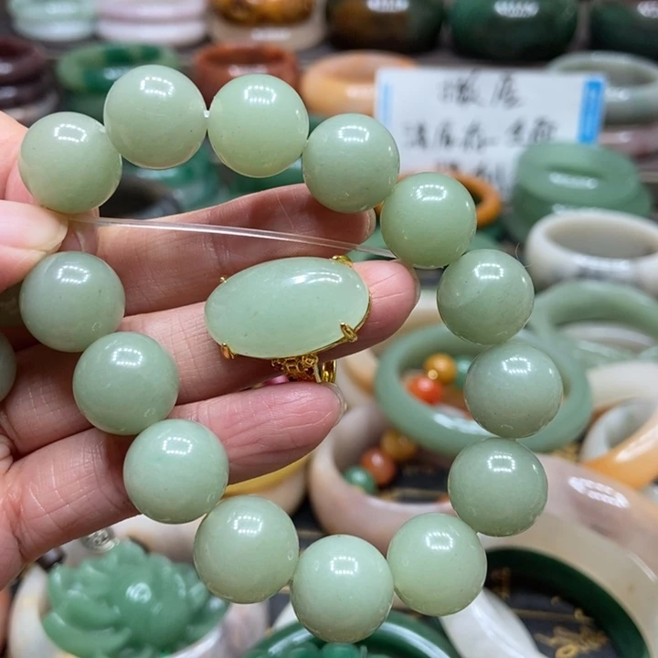 石英质玉手镯未镶嵌三*