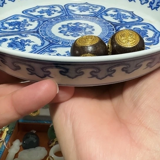 琉璃手工艺品黄****）