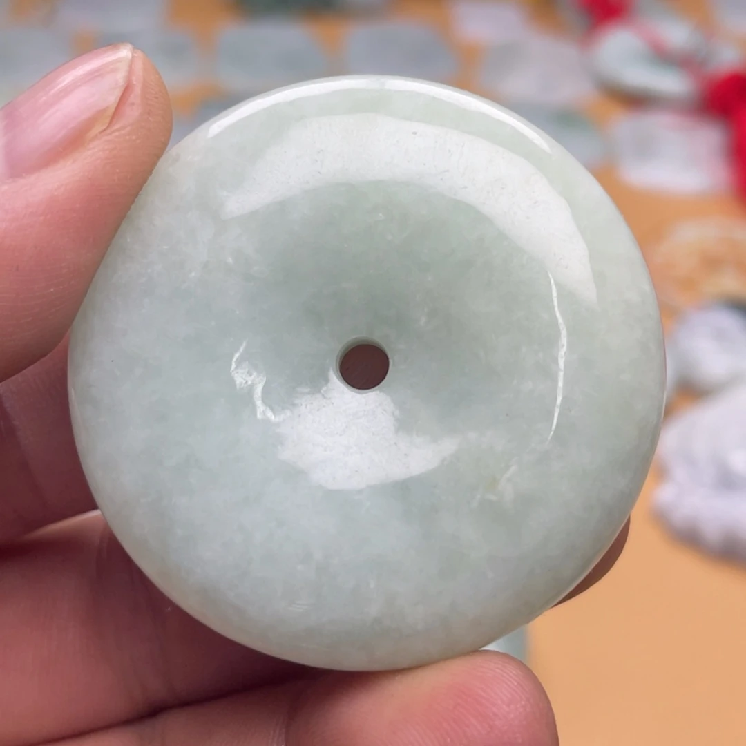 翡翠未镶嵌颈饰平安扣