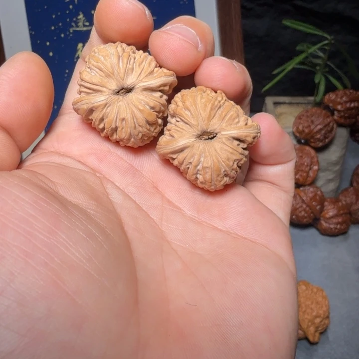 文玩核桃吊坠楼子编号8828，30尺