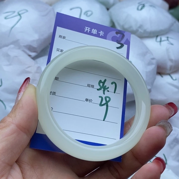 石英质玉手镯未镶嵌