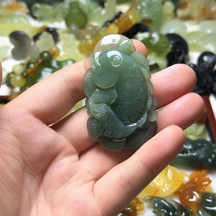 未镶嵌蛇纹石玉颈饰