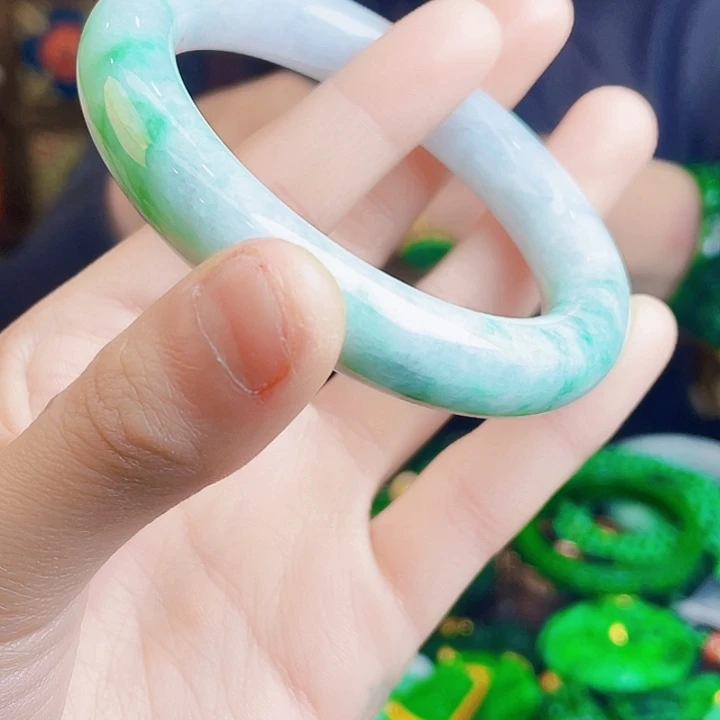 翡翠未镶嵌颈饰多样性56.57