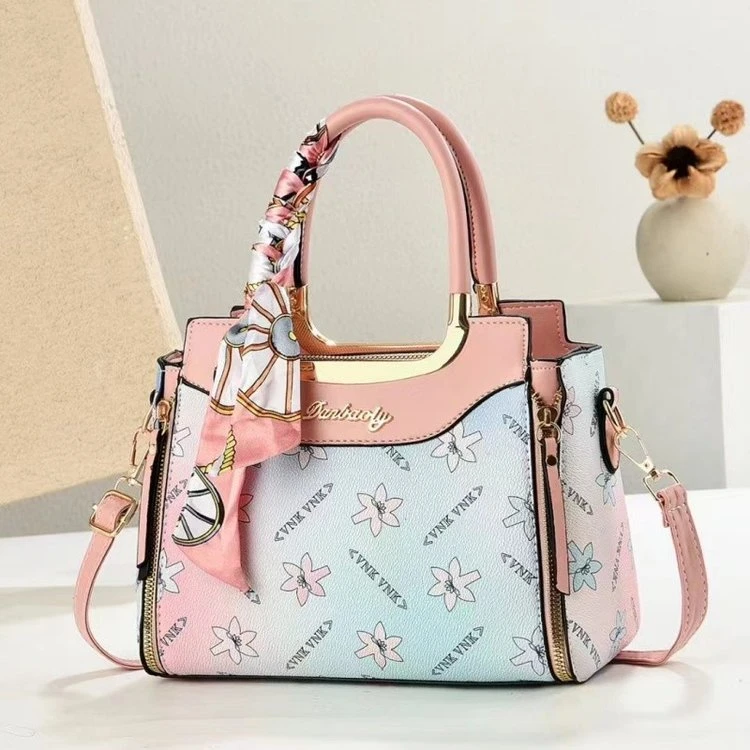 香港轻奢时尚百搭气质中年女单肩包女生斜挎小方包包2025秋季爆款