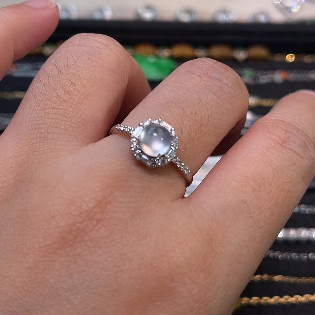 翡翠18K金镶嵌戒指玻璃种冰蛋