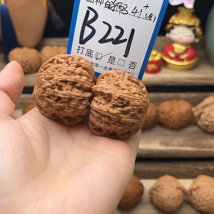 文玩核桃吊坠白狮子41