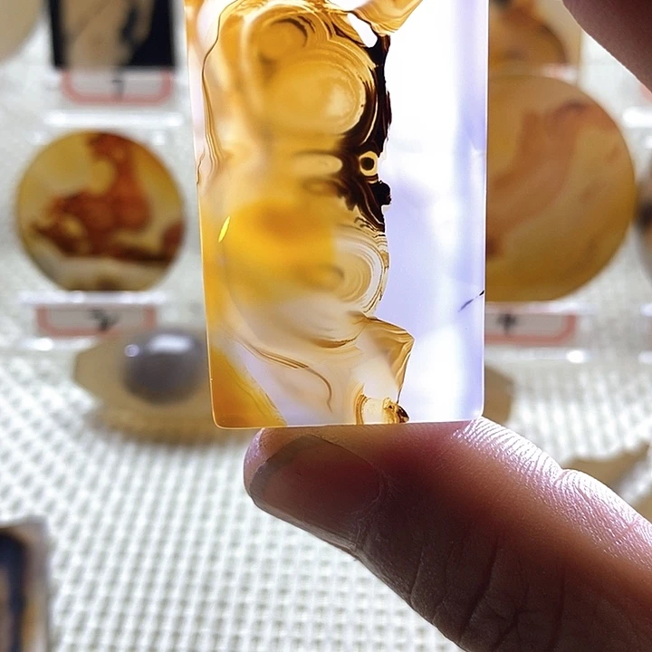 丑***犇未镶嵌颈饰玛瑙/玉髓