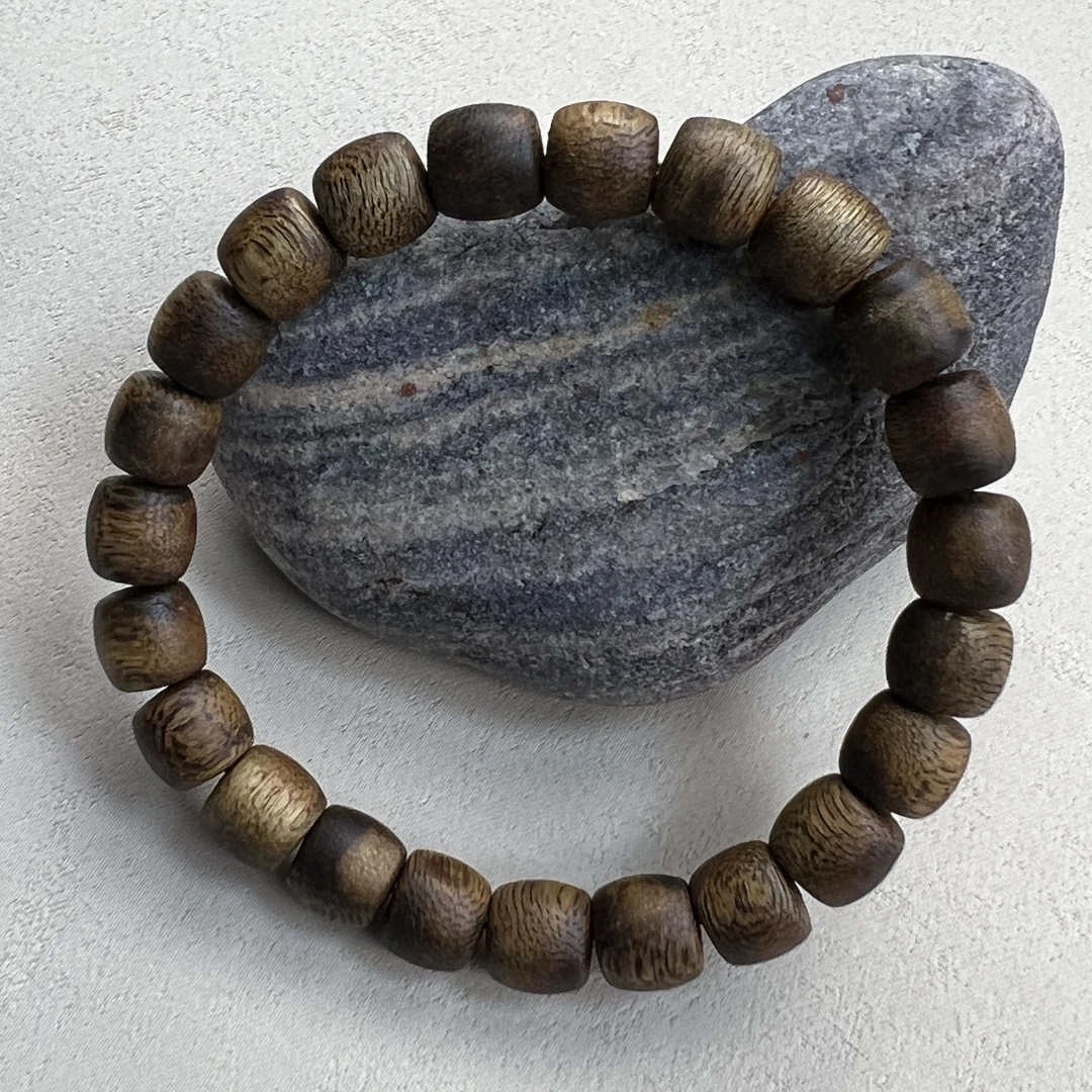 YH-008083海南乌身0.9x0.8沉香单圈约6g