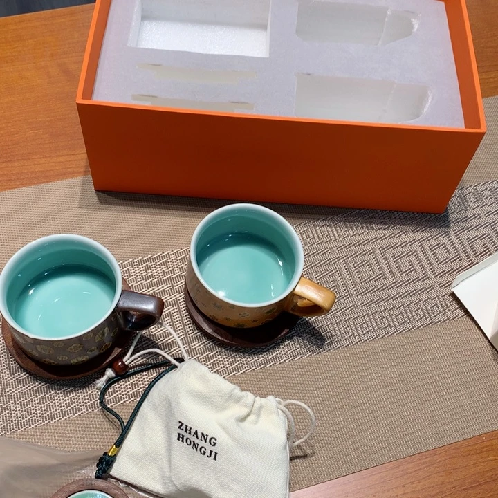 E****。龙泉青瓷茶具一套