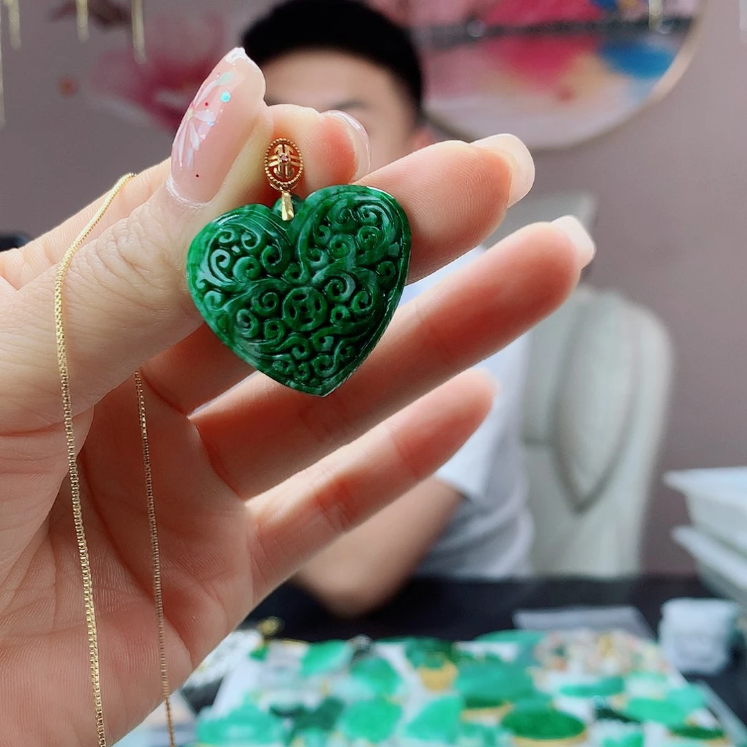 翡翠18K金镶嵌吊坠(赠链)善***娃