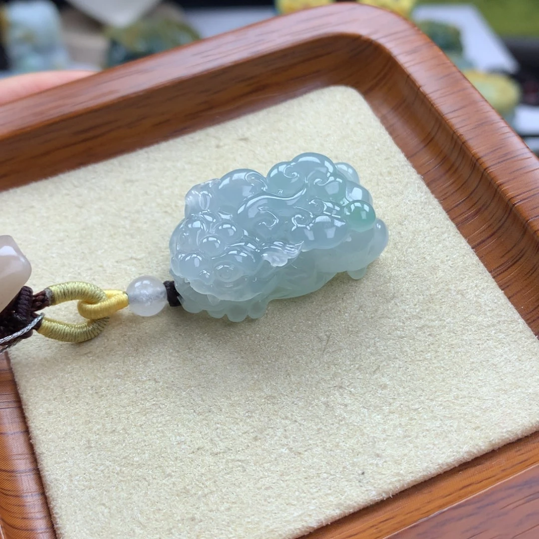 翡翠未镶嵌颈饰54