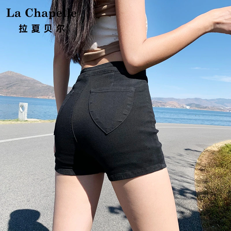 拉夏贝尔黑色紧身蜜桃臀软牛仔短裤女春外穿辣妹高腰显瘦A字热裤