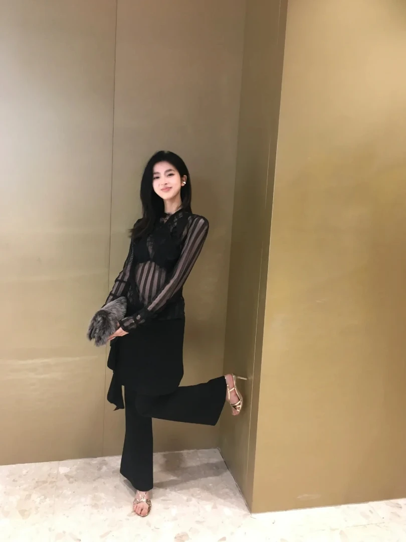 性感辣妹外出长袖上衣洋气休闲百搭气质显瘦设计感宽松长裤两件套