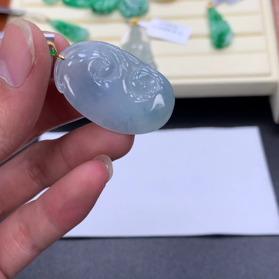 翡翠18K金镶嵌颈饰吊坠