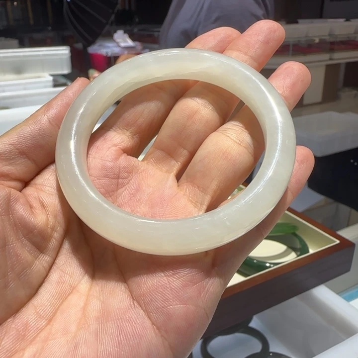 未镶嵌手镯和田玉620