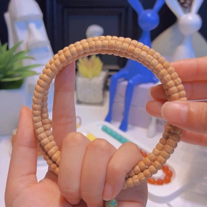 熊****柏香籽/百香籽吊坠