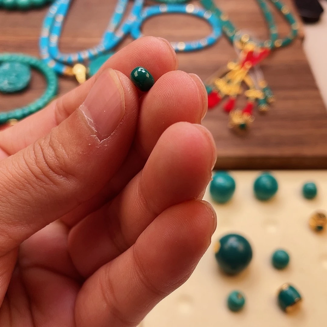 绿松石颈饰未镶嵌