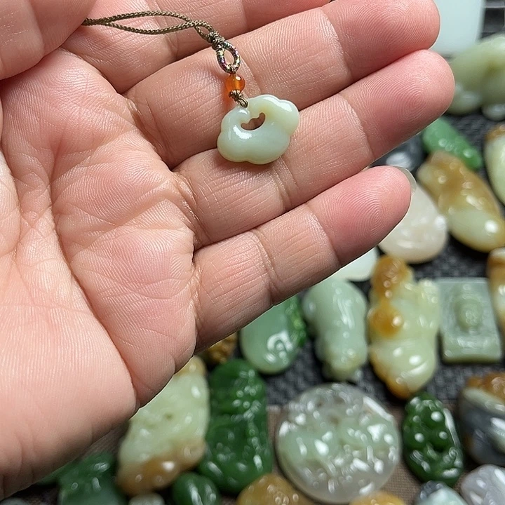 和田玉（青白玉）未镶嵌颈饰