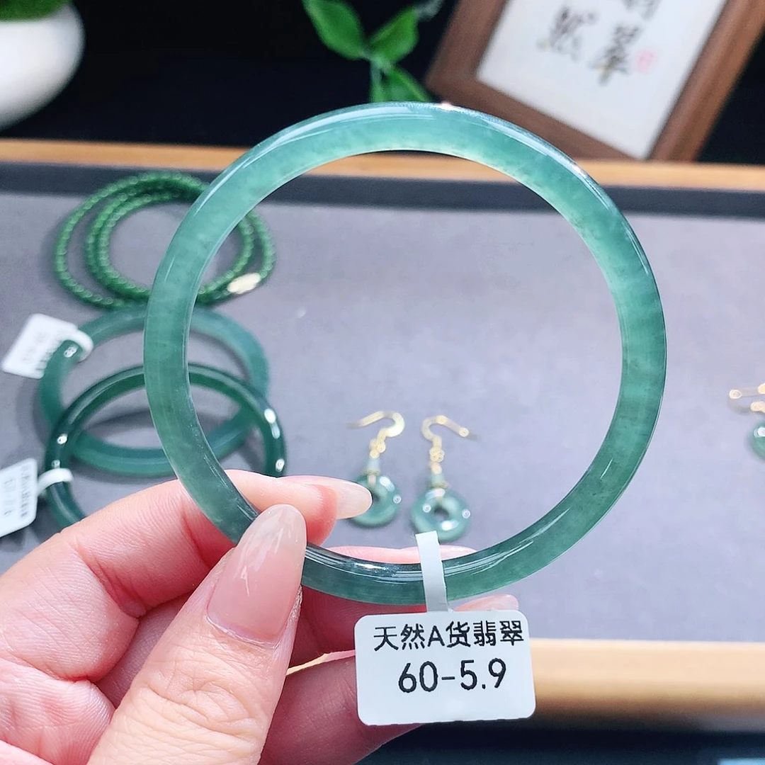 翡翠手镯（圆镯）未镶嵌