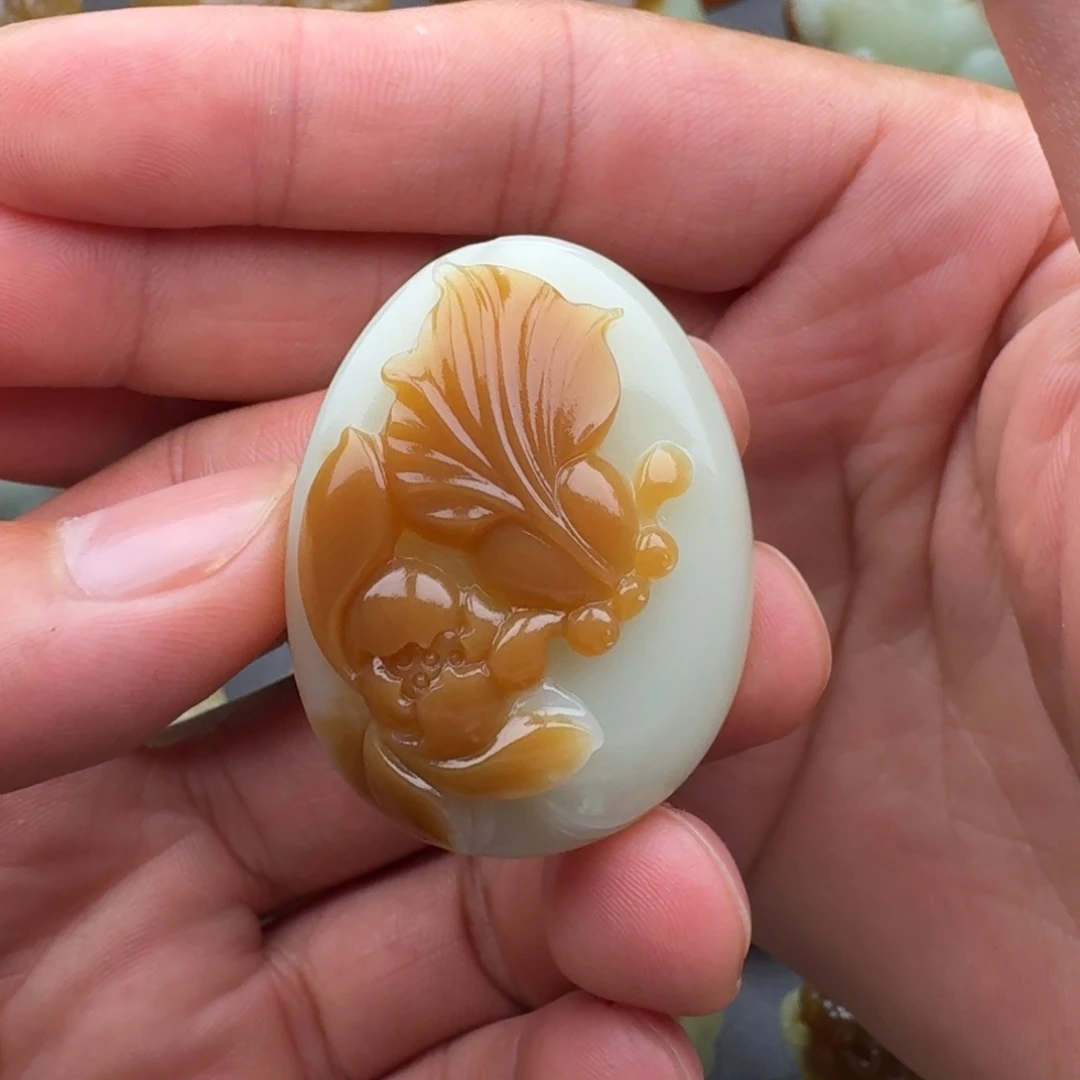 用***7和田玉（糖玉）未镶嵌颈饰