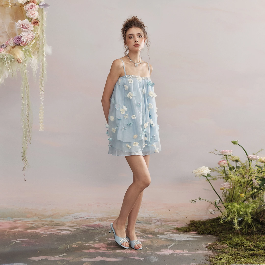 ARTE PURA 蓝色立体花亮片吊带小上衣浅蓝色短裤