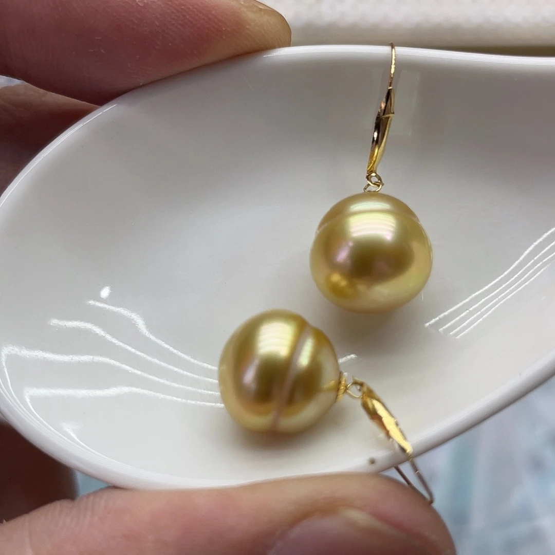 18K金镶嵌海水珍珠耳饰