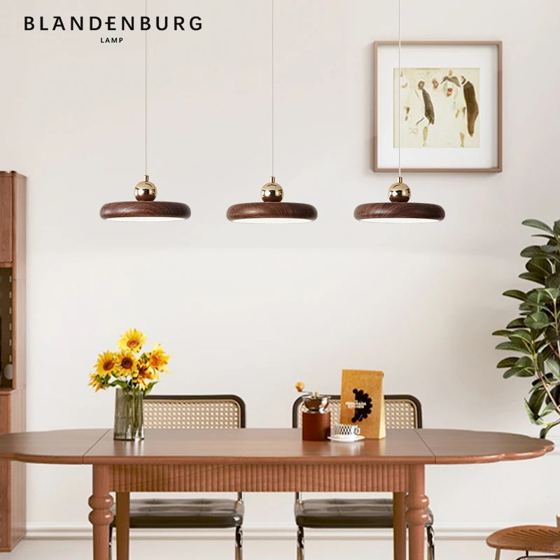 飞碟吊灯日式原木风设计师餐桌吧台灯具复古新款简约胡桃木餐厅灯