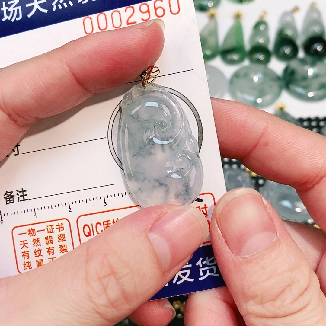 翡翠颈饰18K金镶嵌吊坠