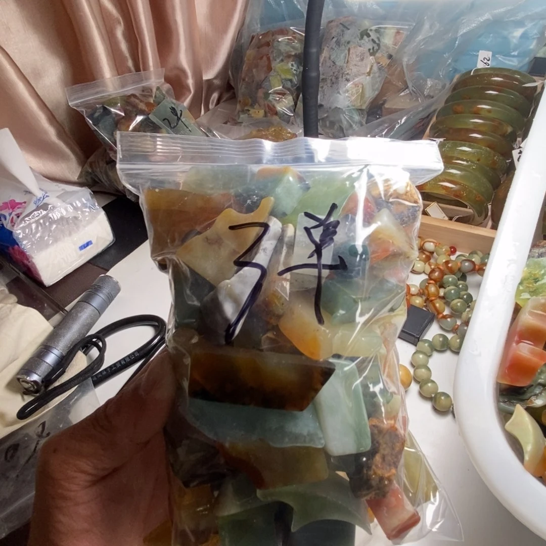 未镶嵌蛇纹石玉手链