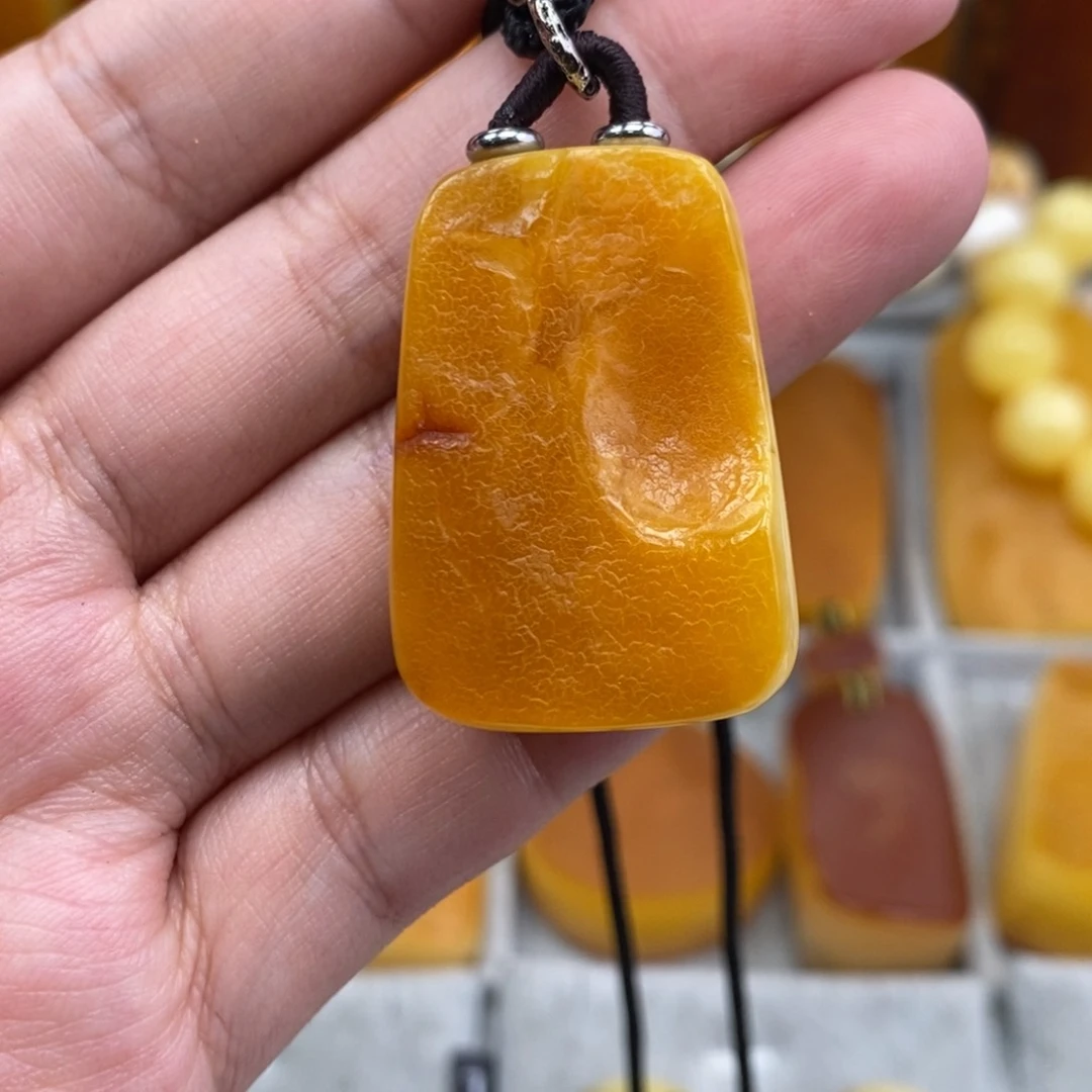琥珀吊坠(赠链)未镶嵌