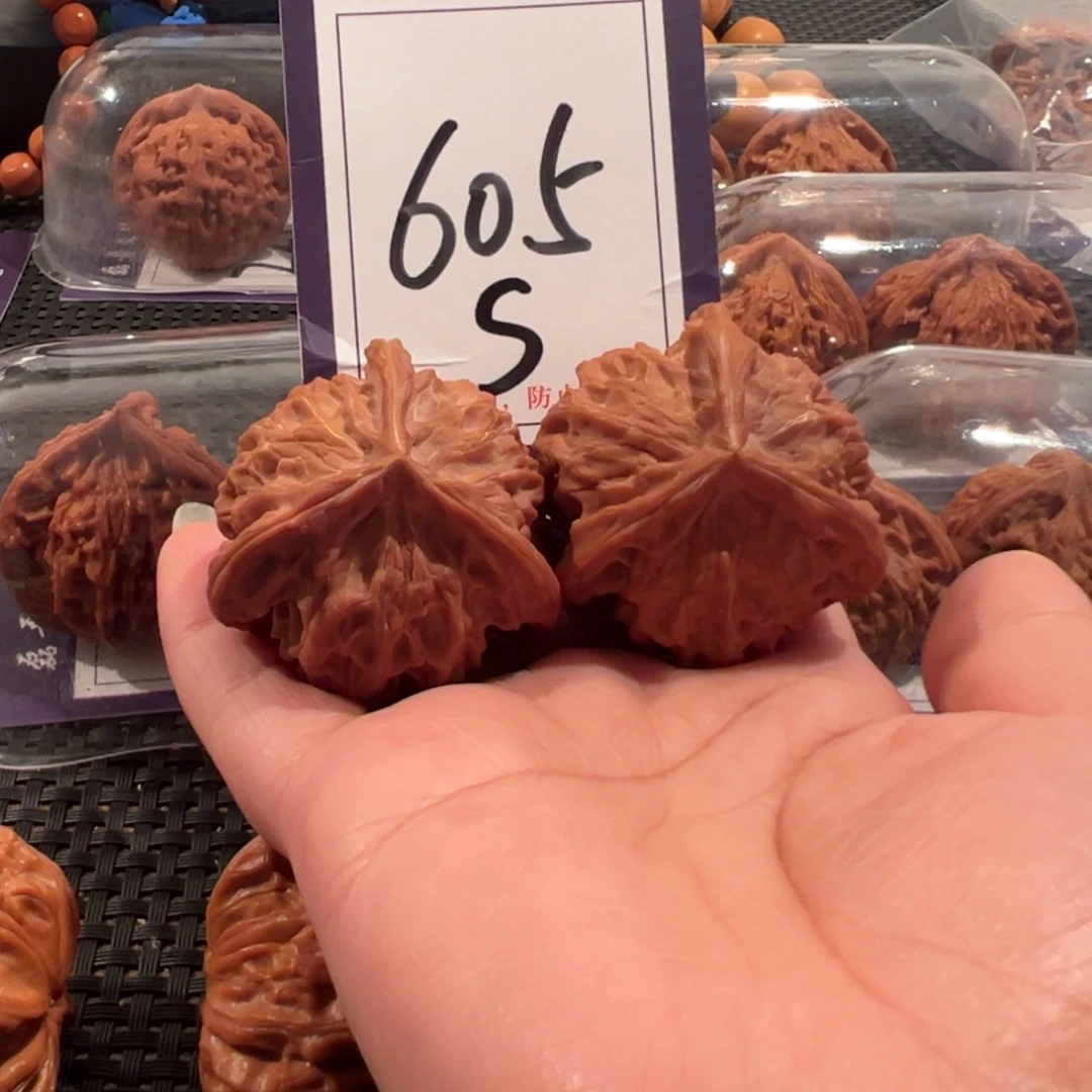 誠***文玩核桃把件605号盘山正奔42