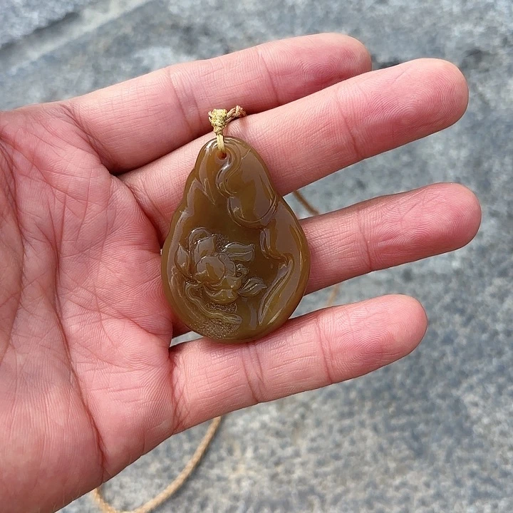 吊坠(不含链)未镶嵌和田玉（糖玉）芳*