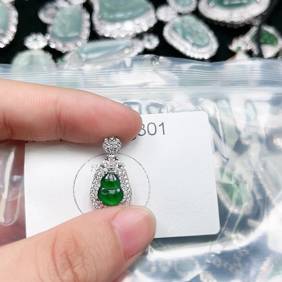 翡翠颈饰未镶嵌翡翠301