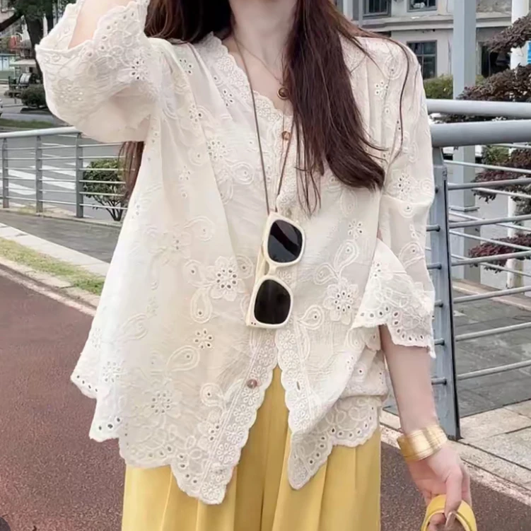 单排多扣V领刺绣短袖衬衫女2025新款夏季洋气时尚气质显瘦小衫