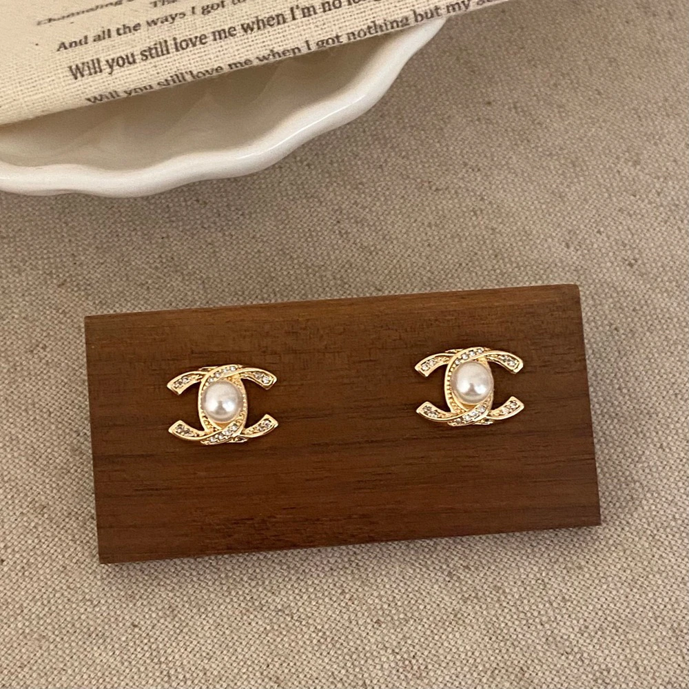 铜合金仿珍珠耳饰 韩国小香风轻奢高级感珍珠镶锆耳钉简约耳饰女