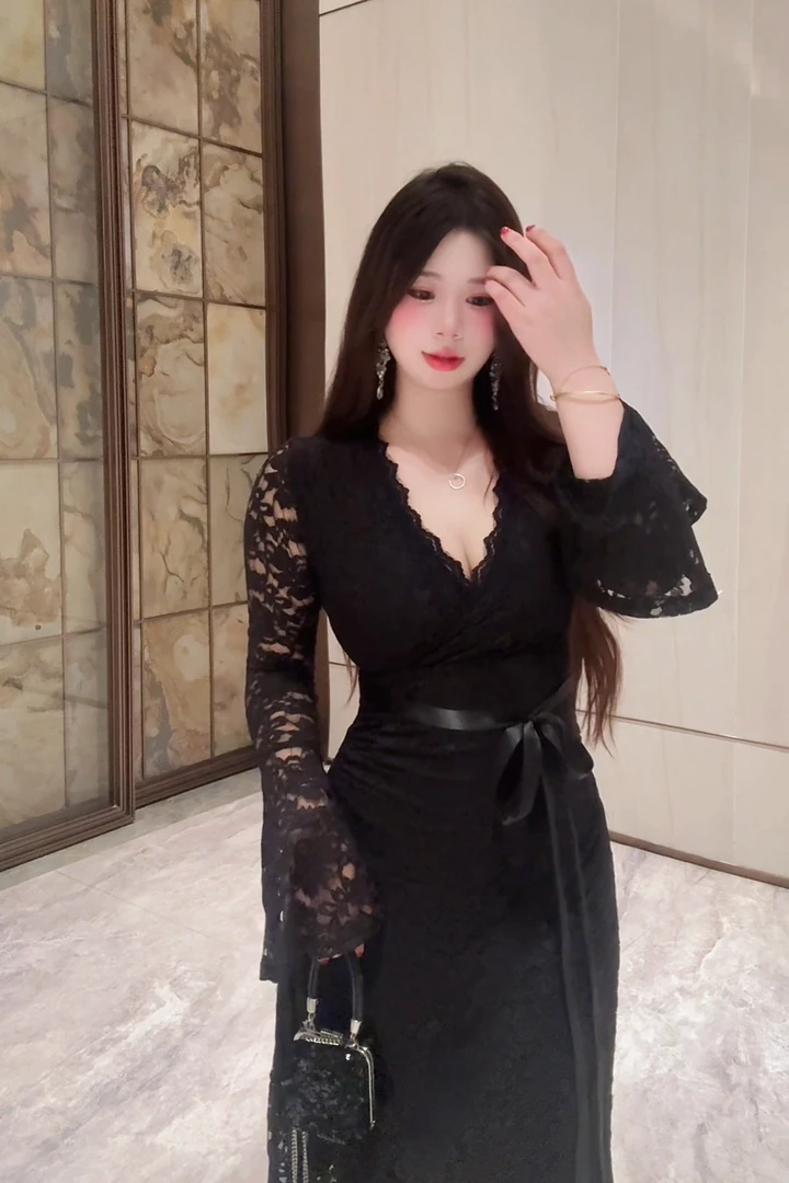 微胖mm纯欲风性感V领蕾丝长袖连衣裙女夏季高级感气质修身包臀裙