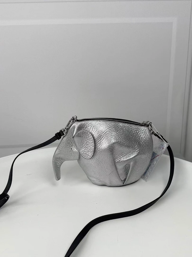 95新 LOEWE/罗意威 CS5748/Loewe 银色小象斜挎包