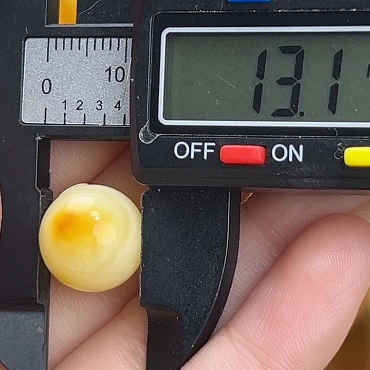 蜜蜡未镶嵌裸石微瑕244