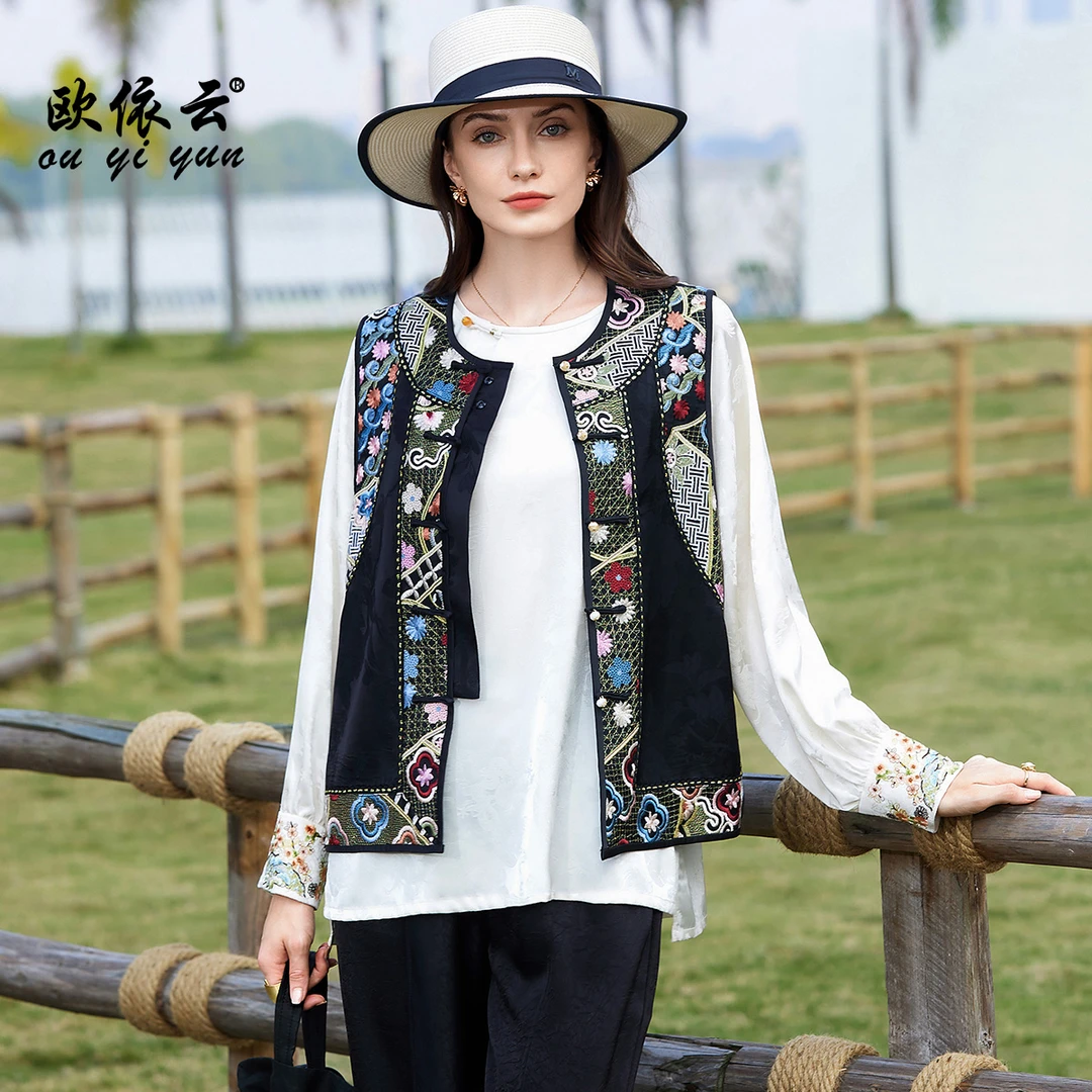 50617欧依云民族风刺绣马甲外穿背心上衣坎肩洋气时尚春装薄款