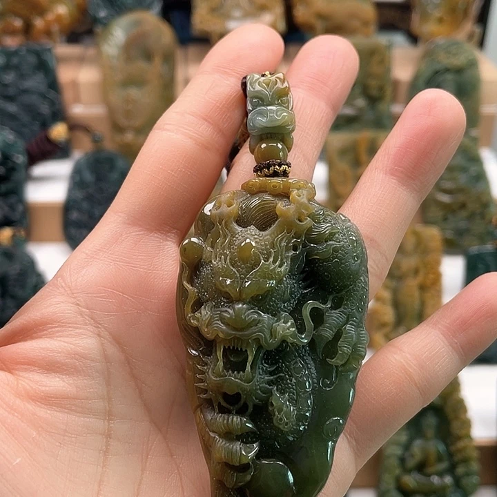 翡翠颈饰未镶嵌天然翡翠A货龙