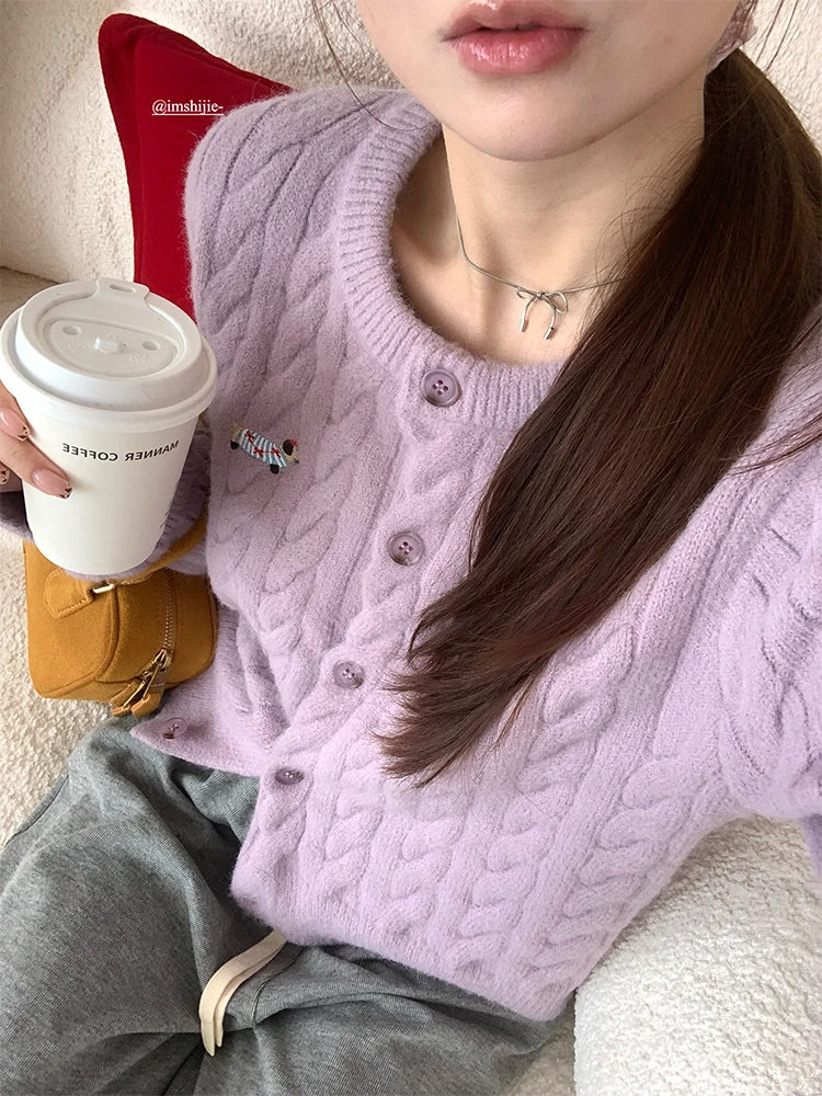 秋冬韩系温柔风奶黄色针织开衫女设计感小众麻花糯奶毛衣外套上衣