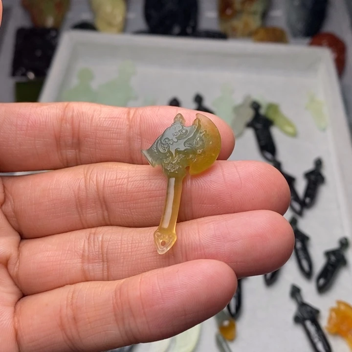 蛇纹石玉颈饰未镶嵌小***宝