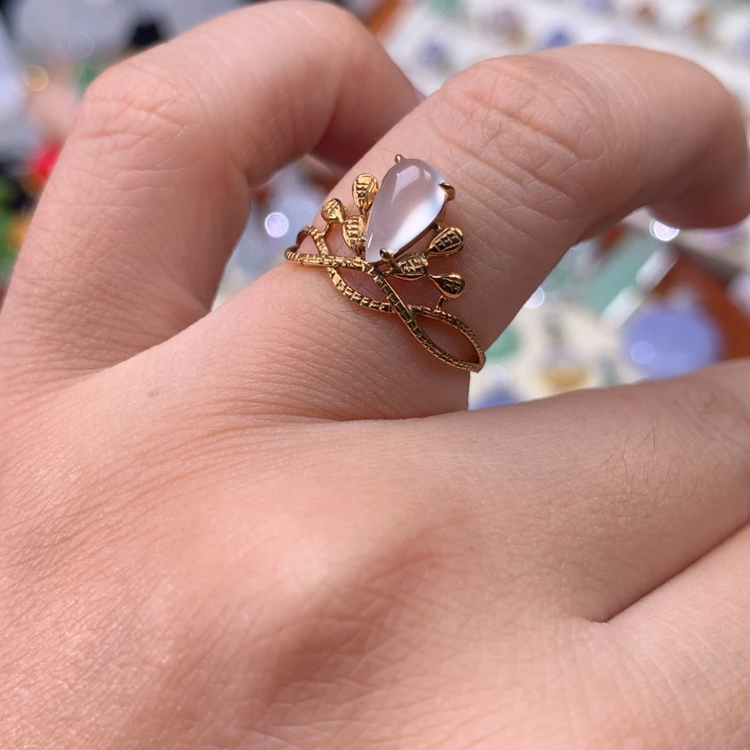 翡翠戒指18K金镶嵌水滴戒指