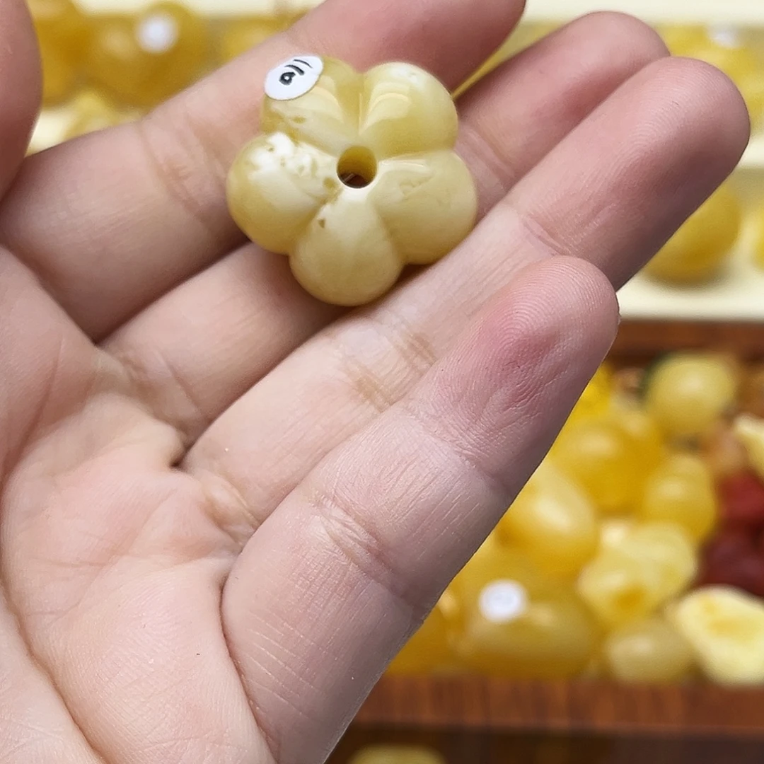蜜蜡未镶嵌裸石天然