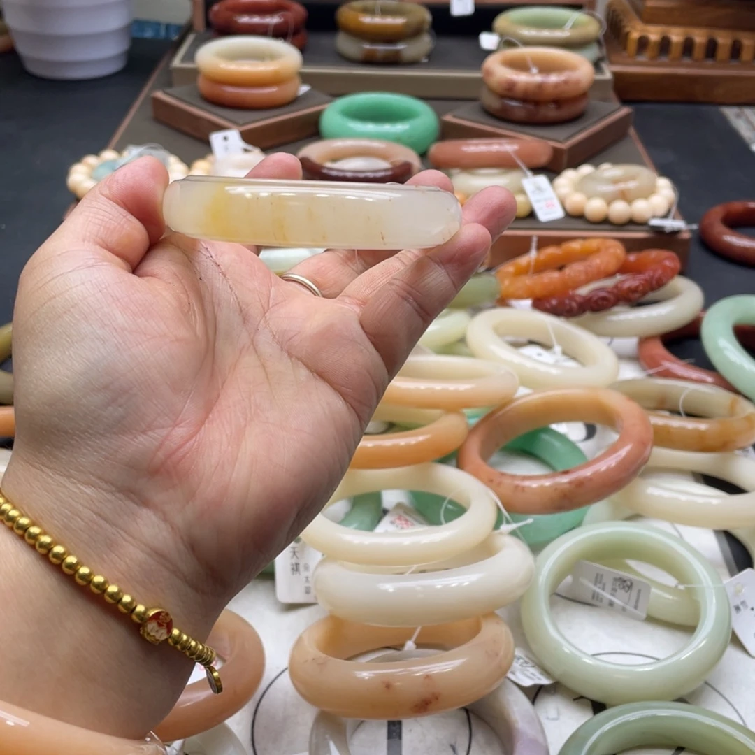 小***姨石英质玉未镶嵌手镯