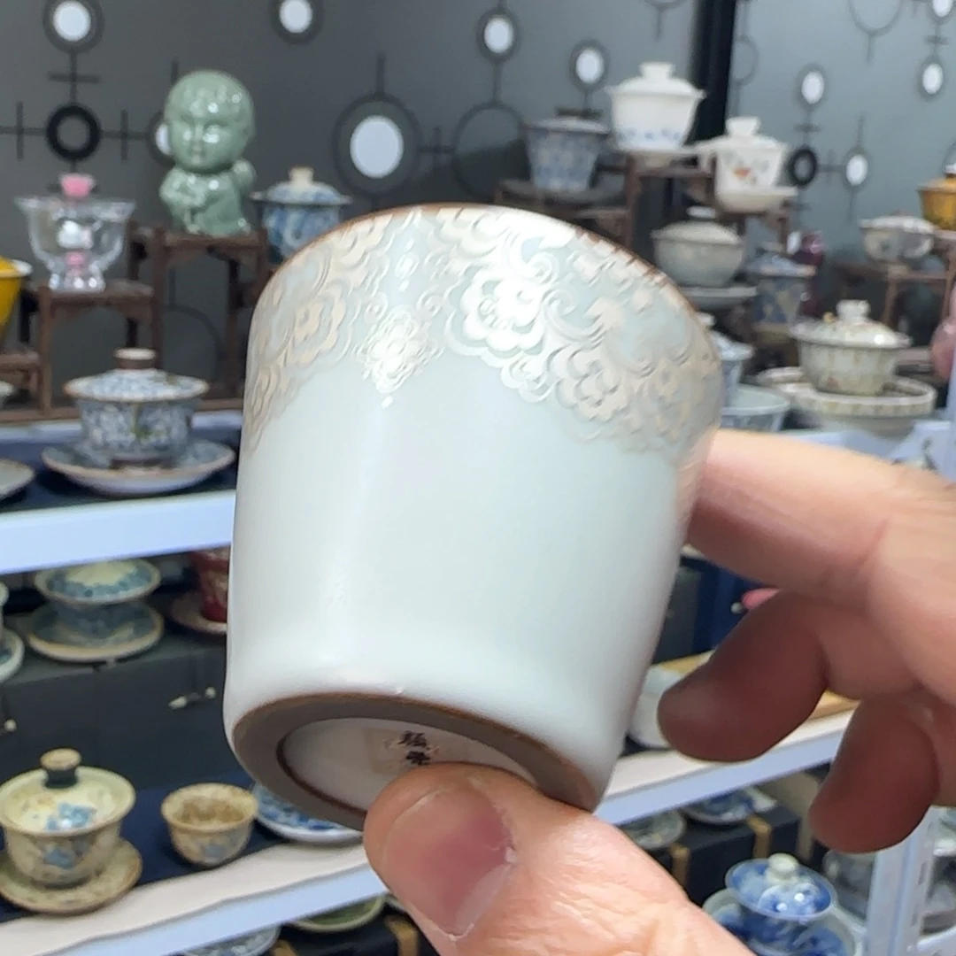 高温下的高温天气使人心情愉悦