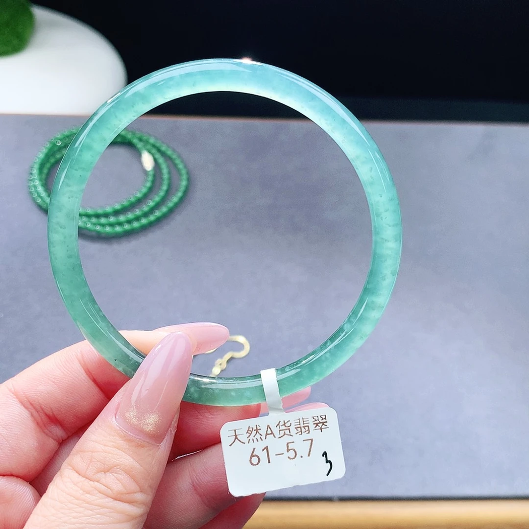 未镶嵌手镯（圆镯）翡翠