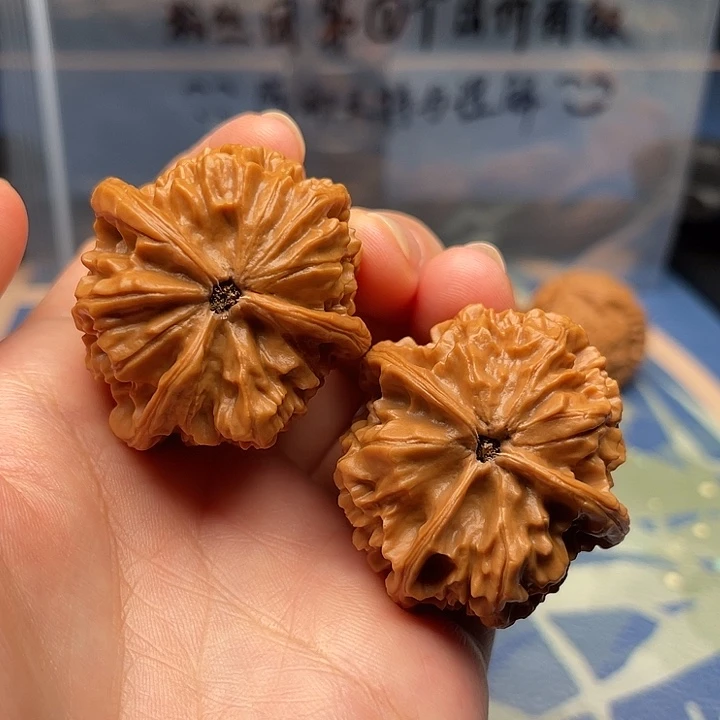 艾***呀文玩核桃吊坠玉玺三棱
