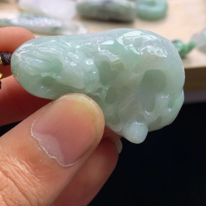 翡翠未镶嵌颈饰吊坠