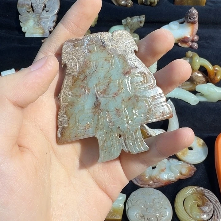 路***间和田玉未镶嵌颈饰